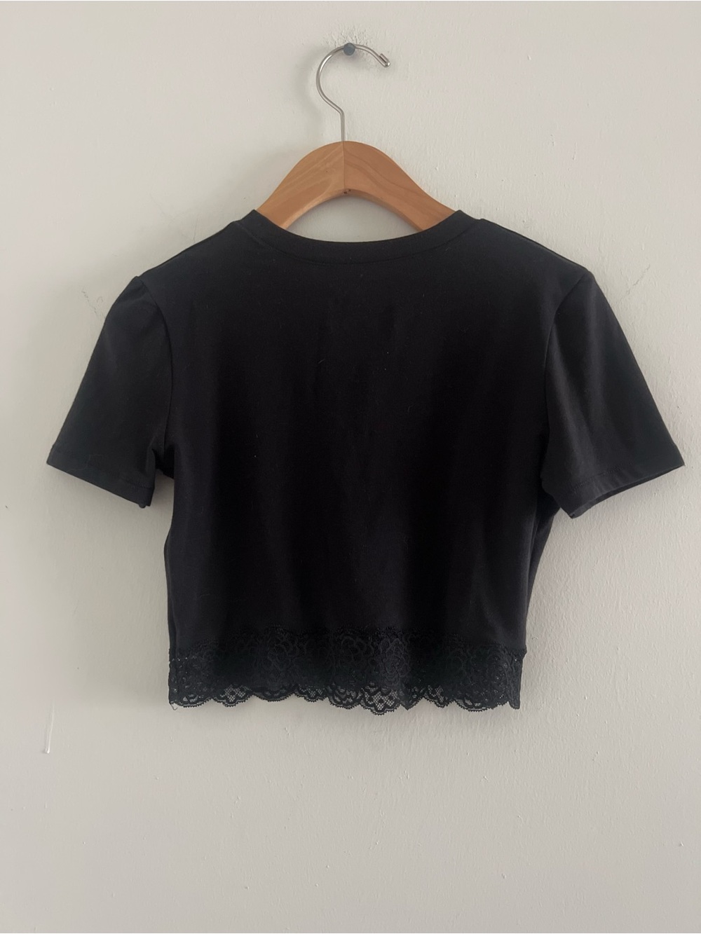 Millie Bobby Brown Black Lace Hem Crop Top Stretch Black Baby Tee Sz S